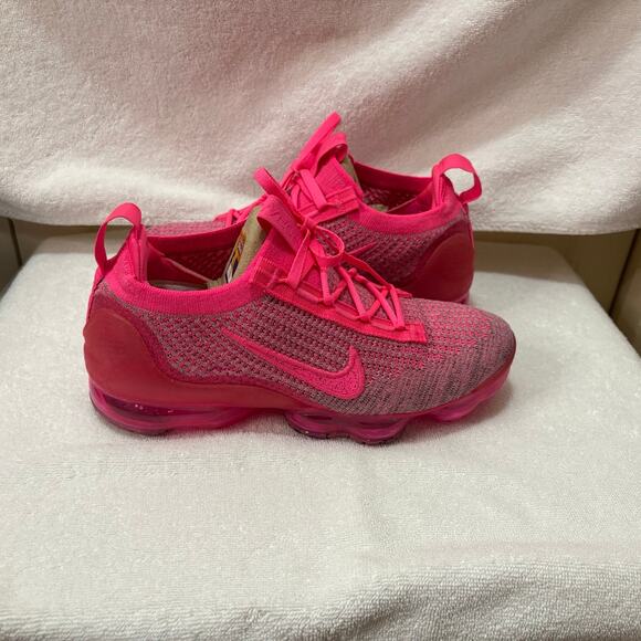 Nike VaporMax Sneaker- Women’s Size 7.5 - Picture 2 of 9